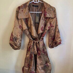 Ultra chic, silk, lined, jacket can be worn year round. FYS brand size M